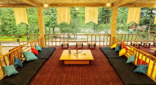 Game of Thrones themed Hostel has opened up in Kasol |