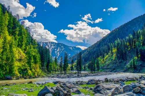 The World's Highest Bridge is under construction in Kashmir 