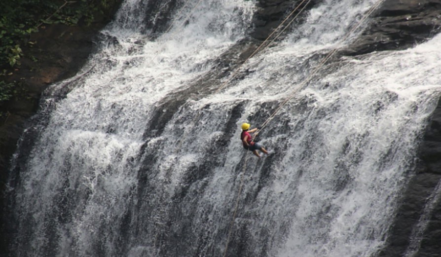 WATER RAPELLING