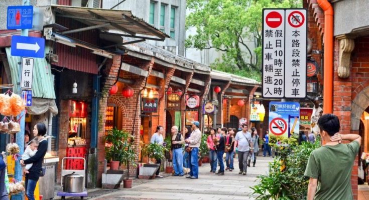 Top Things To Eat At Taiwan's Jiufen Old Street